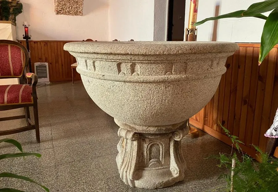Foto 4 - Reubicada la pila bautismal de Morasverdes, que data de 1582