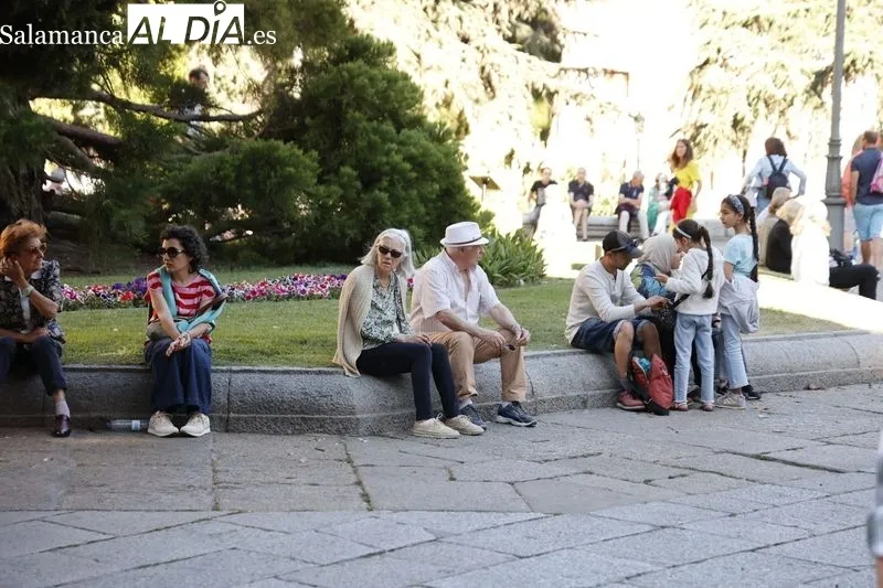 Ambiente en el centro de Salamanca en la tarde de la festividad de San Juan de Sahagún. Fotos: David Sañudo
