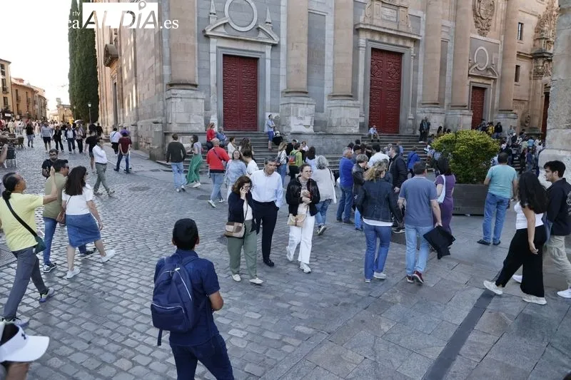 Ambiente en el centro de Salamanca en la tarde de la festividad de San Juan de Sahagún. Fotos: David Sañudo