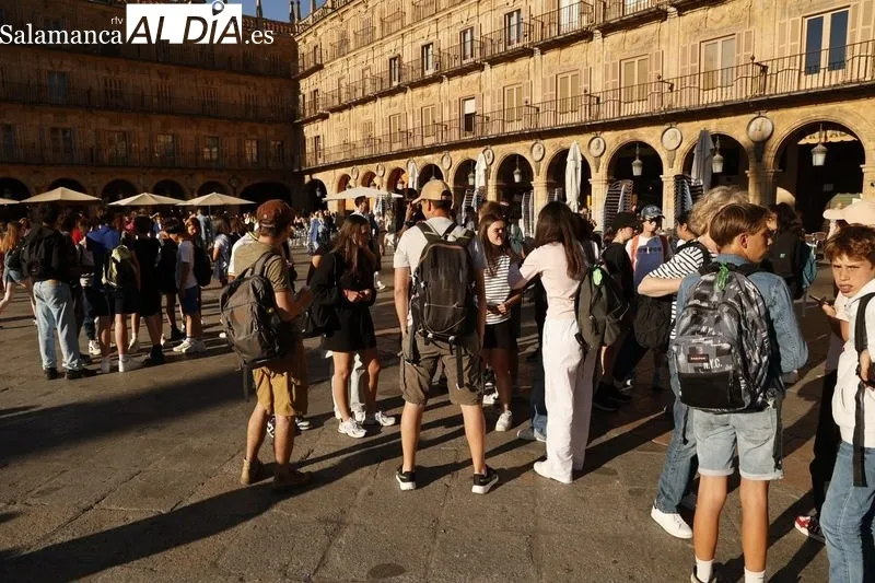 Ambiente en el centro de Salamanca en la tarde de la festividad de San Juan de Sahagún. Fotos: David Sañudo
