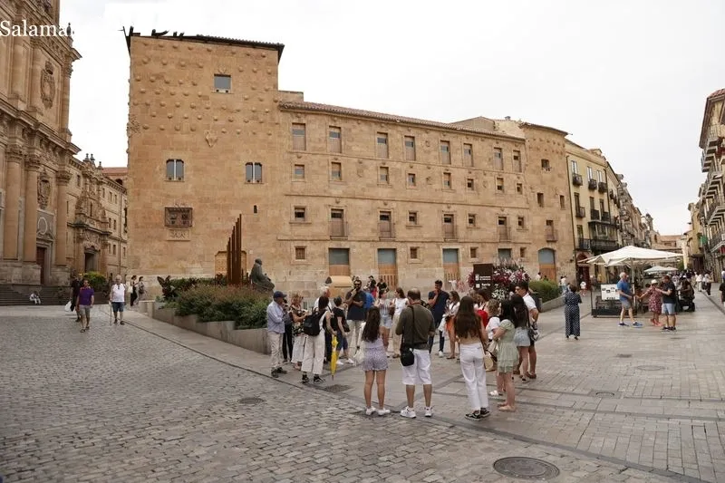 Ambiente en el centro de Salamanca durante la tarde de este sábado. Fotos: David Sañudo