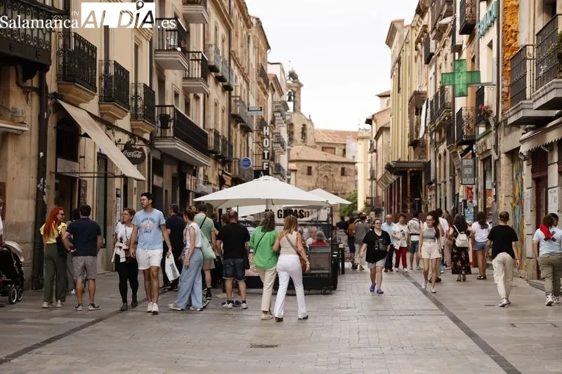 Ambiente en el centro de Salamanca durante la tarde de este sábado. Fotos: David Sañudo