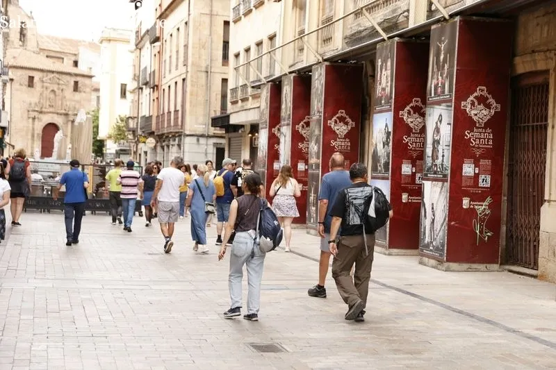 Ambiente en el centro de Salamanca durante la tarde de este sábado. Fotos: David Sañudo