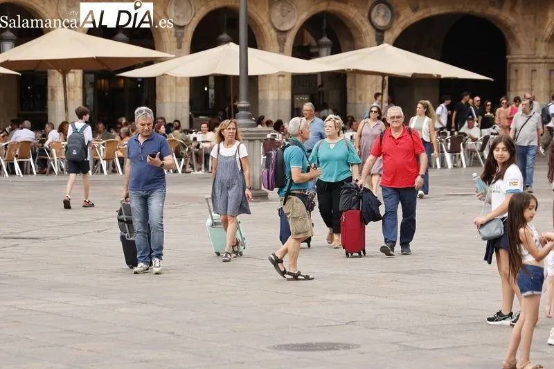 Ambiente en el centro de Salamanca durante la tarde de este sábado. Fotos: David Sañudo