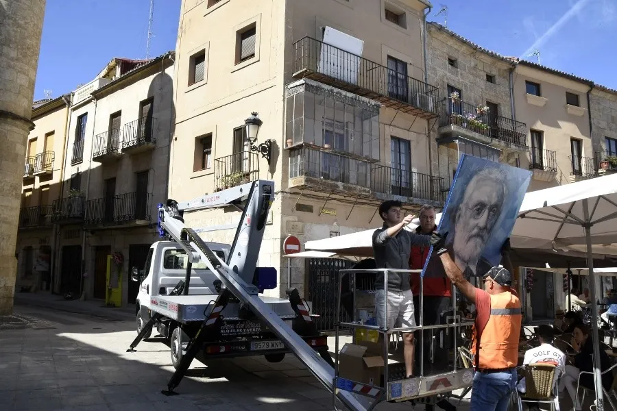 Foto 5 - La Plaza Mayor se convierte en una gran sala de exposiciones con obras de Florencio Ma&iacute;llo