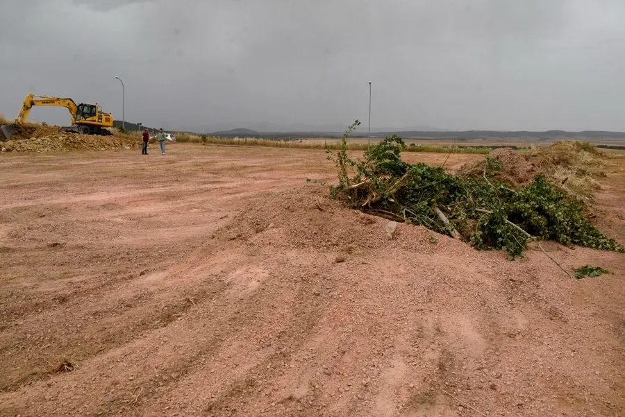 Foto 4 - En marcha las obras de construcci&oacute;n de la pista de minimotos del Pol&iacute;gono Las Vi&ntilde;as