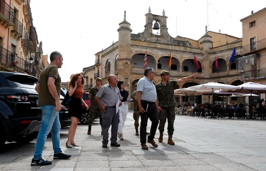 Foto 3 - Mandos del REI N&ordm;11 visitan Ciudad Rodrigo para preparar los actos militares del 10 de julio
