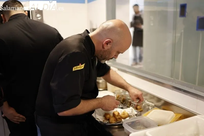 Presentación de las creaciones para el Concurso de Pinchos de la Asociación de Empresarios de Hostelería de Salamanca. Foto de David Sañudo