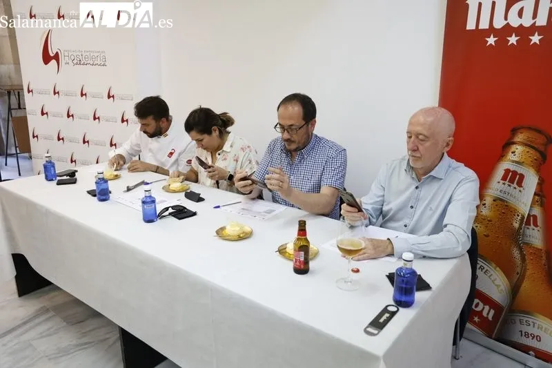 Presentación de las creaciones para el Concurso de Pinchos de la Asociación de Empresarios de Hostelería de Salamanca. Foto de David Sañudo