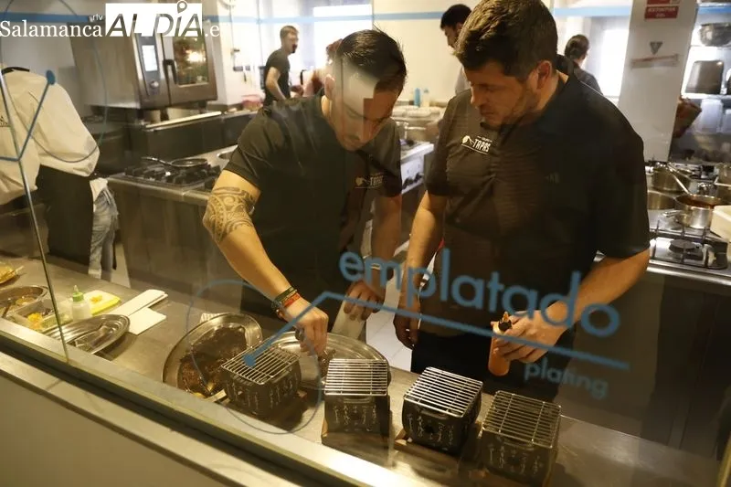 Presentación de las creaciones para el Concurso de Pinchos de la Asociación de Empresarios de Hostelería de Salamanca. Foto de David Sañudo