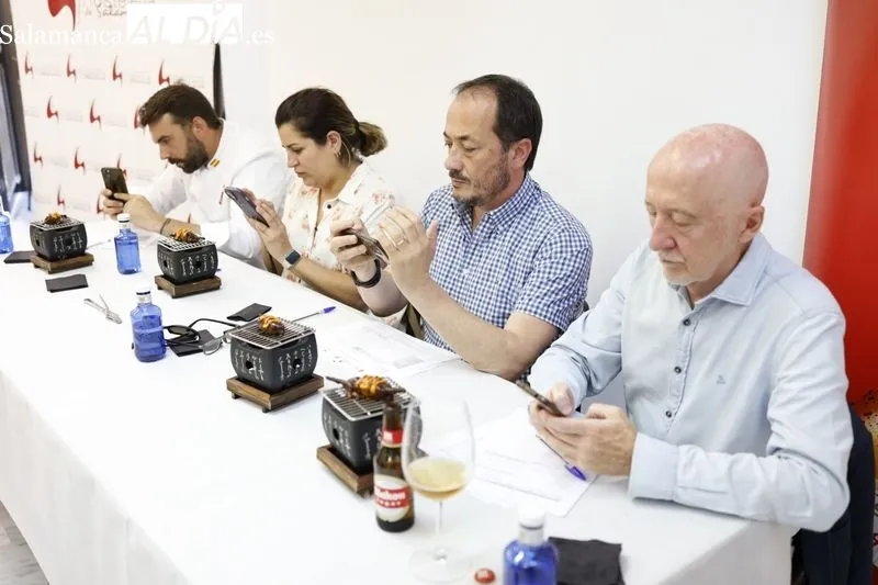 Presentación de las creaciones para el Concurso de Pinchos de la Asociación de Empresarios de Hostelería de Salamanca. Foto de David Sañudo