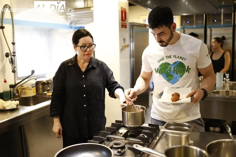 Presentación de las creaciones para el Concurso de Pinchos de la Asociación de Empresarios de Hostelería de Salamanca. Foto de David Sañudo