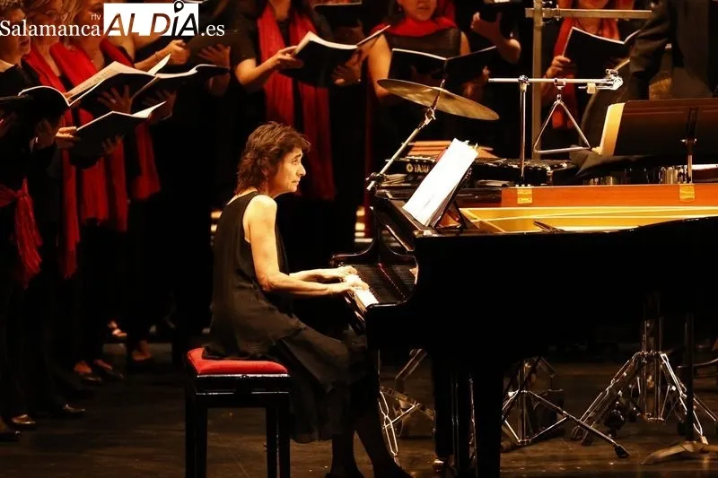 El Coro Ars Nova y el Orfeón Burgalés interpretan 'Carmina Burana' en el Teatro Unicaja de Salamanca. Fotos: David Sañudo