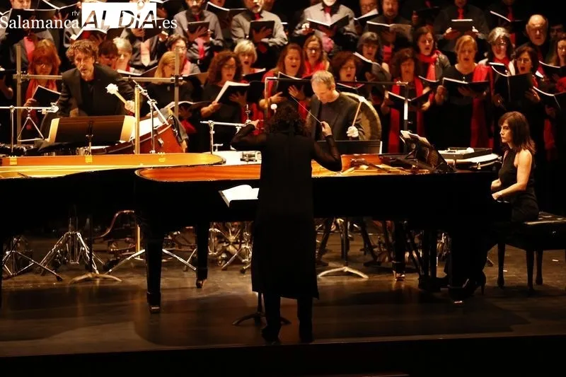 El Coro Ars Nova y el Orfeón Burgalés interpretan 'Carmina Burana' en el Teatro Unicaja de Salamanca. Fotos: David Sañudo