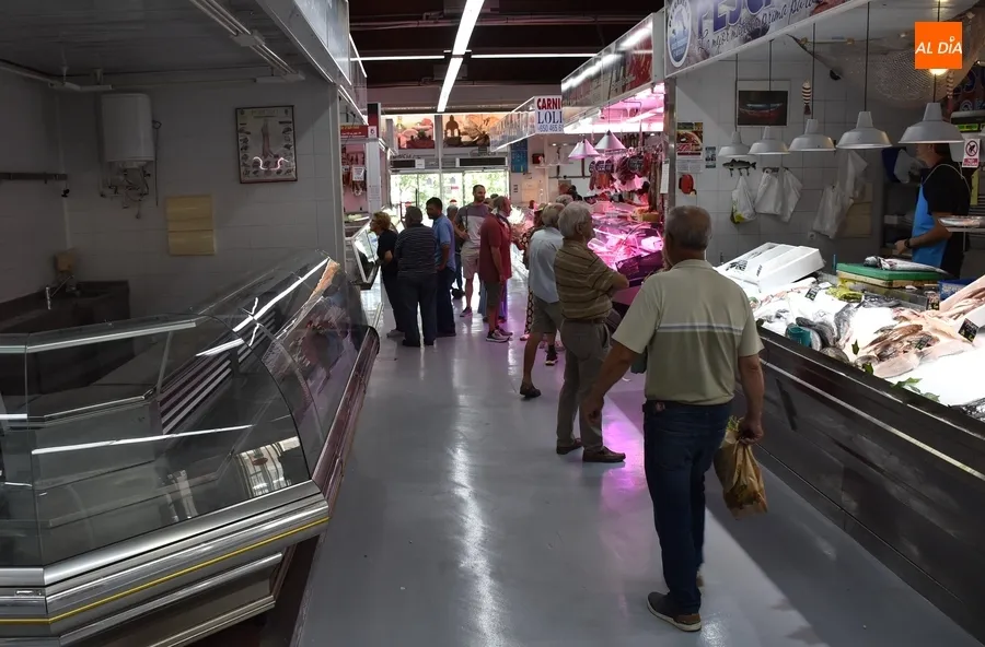 Foto 2 - Retoma su actividad habitual el Mercado de Abastos mirobrigense