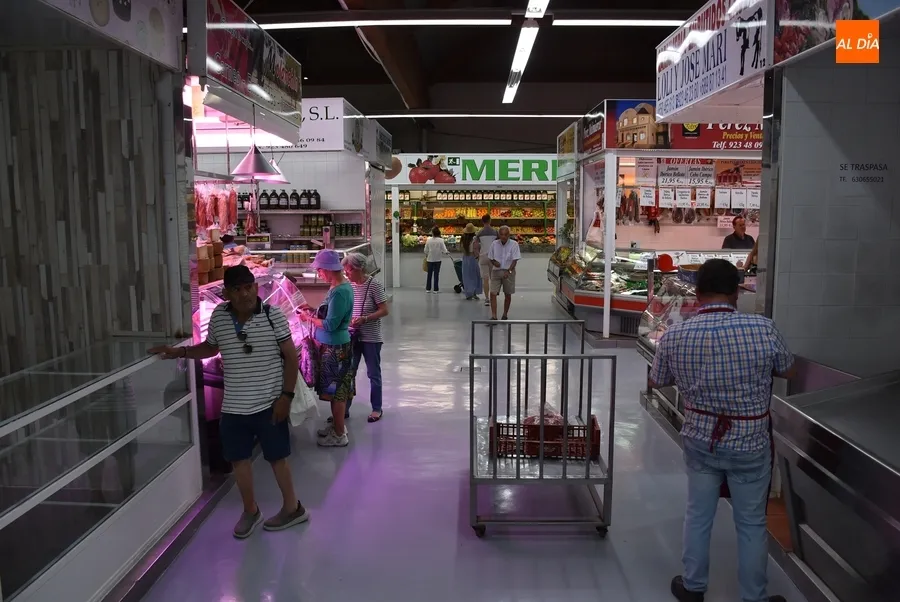Foto 4 - Retoma su actividad habitual el Mercado de Abastos mirobrigense