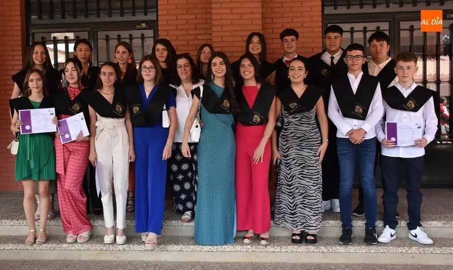 Foto 5 - El IES Fray Diego consolida la graduaci&oacute;n de los alumnos de 4&ordm; de la ESO y FP B&aacute;sica