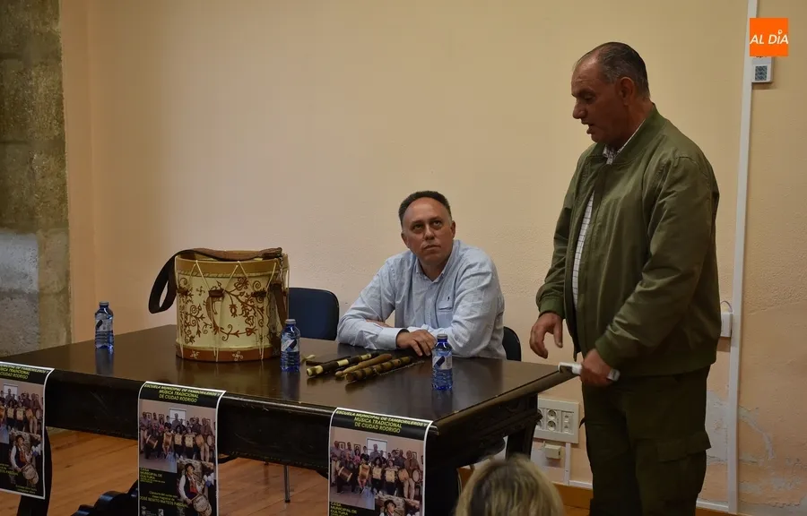 Foto 3 - Clausurado el curso de la Escuela de Tamborileros con Jos&eacute; Benito Mateos como protagonista
