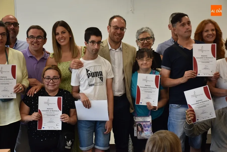 Foto 6 - Clausurados los cursos de nuevas tecnolog&iacute;as, en los que han participado 73 alumnos