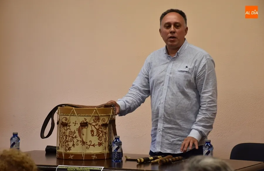 Foto 4 - Clausurado el curso de la Escuela de Tamborileros con Jos&eacute; Benito Mateos como protagonista