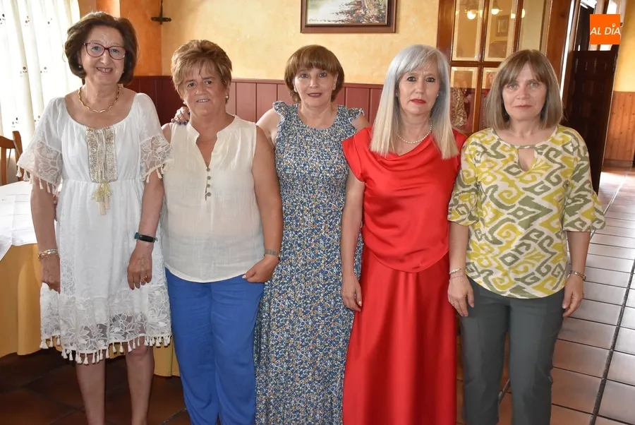 Foto 4 - Amanecer despide definitivamente el curso con una &uacute;ltima reuni&oacute;n en torno a la mesa