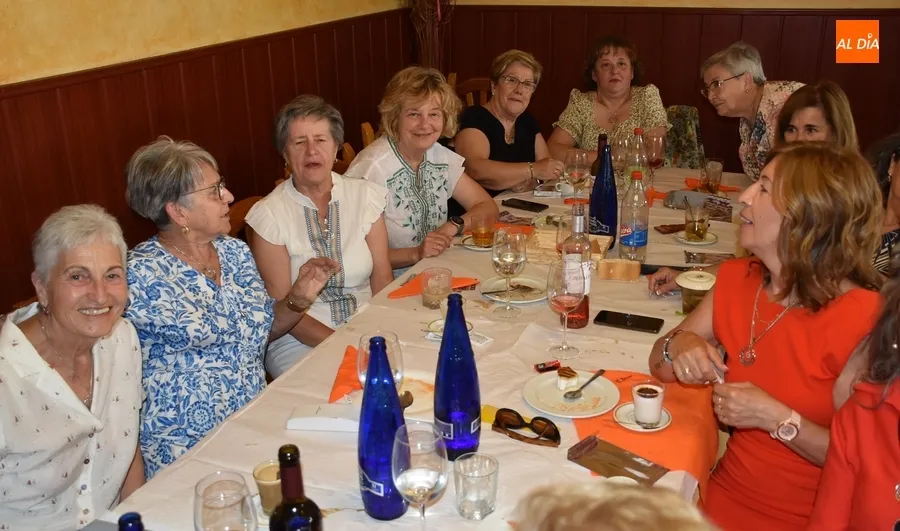 Foto 6 - Amanecer despide definitivamente el curso con una &uacute;ltima reuni&oacute;n en torno a la mesa