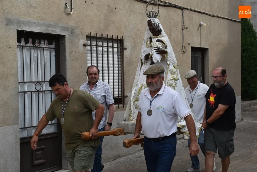 Foto 5 - Los devotos de la Virgen Morena inician su Romer&iacute;a esperando que el cielo sea ben&eacute;volo con ellos