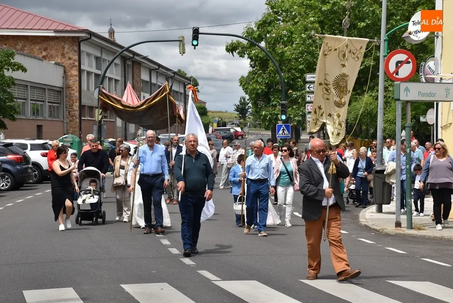 Foto 2 - Varios beb&eacute;s son bendecidos en la celebraci&oacute;n de la Octava de Corpus en San Crist&oacute;bal