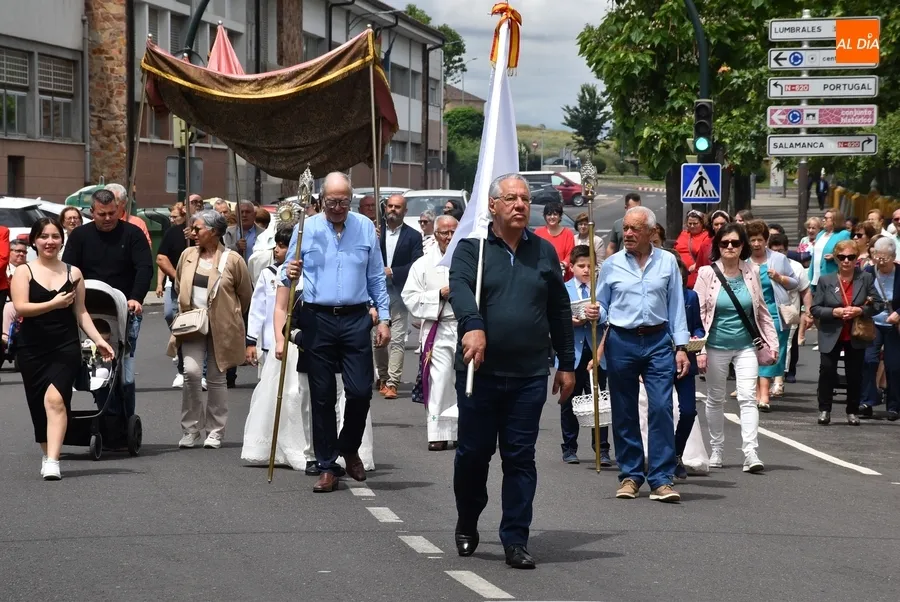 Foto 4 - Varios beb&eacute;s son bendecidos en la celebraci&oacute;n de la Octava de Corpus en San Crist&oacute;bal