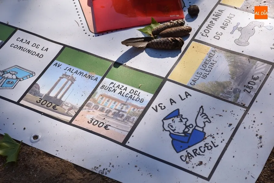 Foto 5 - Una docena de chavales estrena el Monopoly gigante de Ciudad Rodrigo