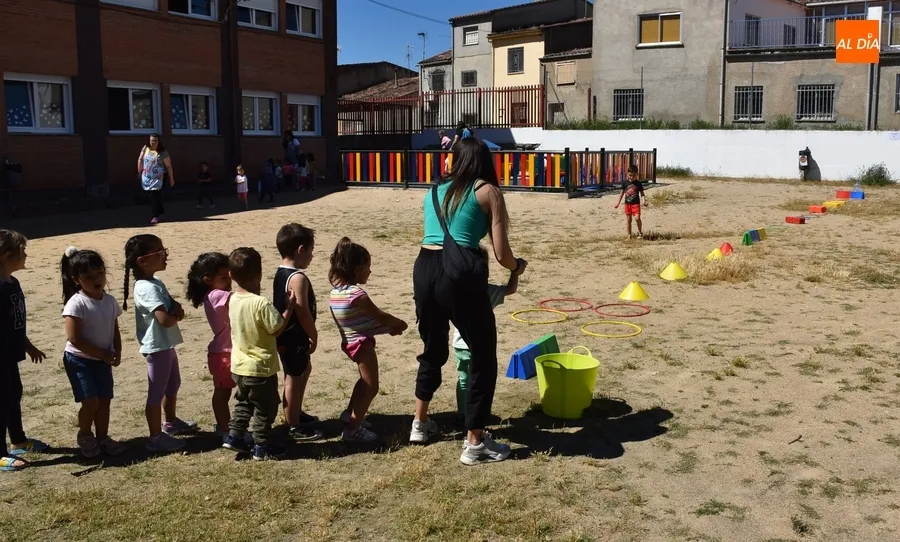 Foto 2 - El Colegio Mir&oacute;briga despide el curso con una gymkana con el agua como protagonista