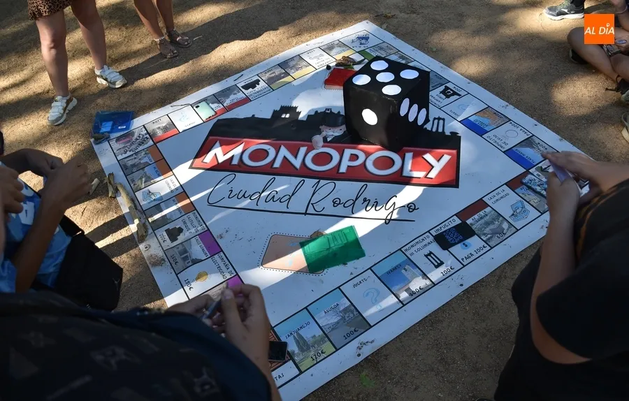 Foto 6 - Una docena de chavales estrena el Monopoly gigante de Ciudad Rodrigo