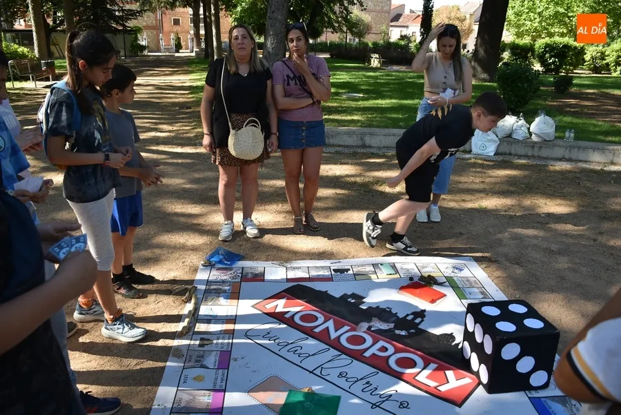 Foto 7 - Una docena de chavales estrena el Monopoly gigante de Ciudad Rodrigo