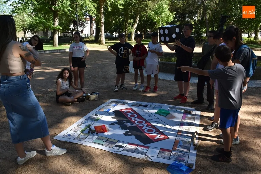 Foto 10 - Una docena de chavales estrena el Monopoly gigante de Ciudad Rodrigo