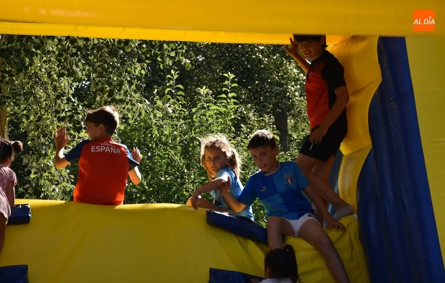 Foto 4 - La AMPA del Colegio Mir&oacute;briga disfruta de una jornada de confraternizaci&oacute;n a orillas del r&iacute;o