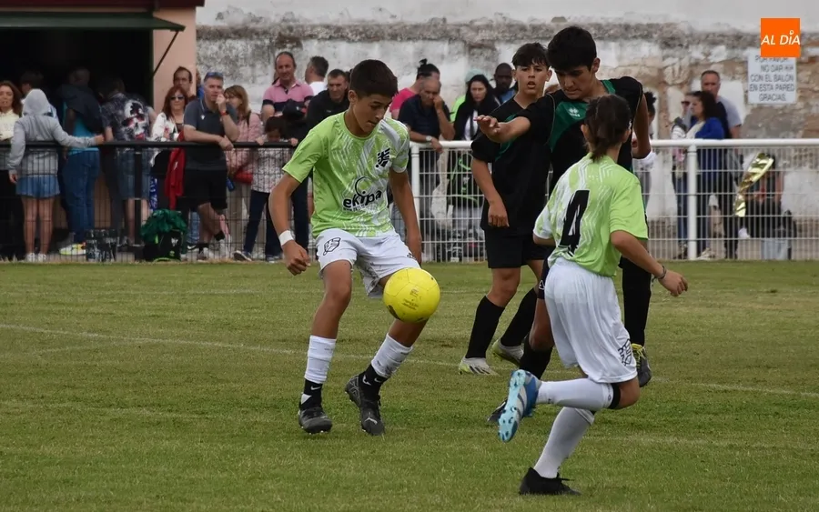 Foto 11 - El Victoria de Valladolid se adjudica el Torneo Infantil del Ciudad Rodrigo CF