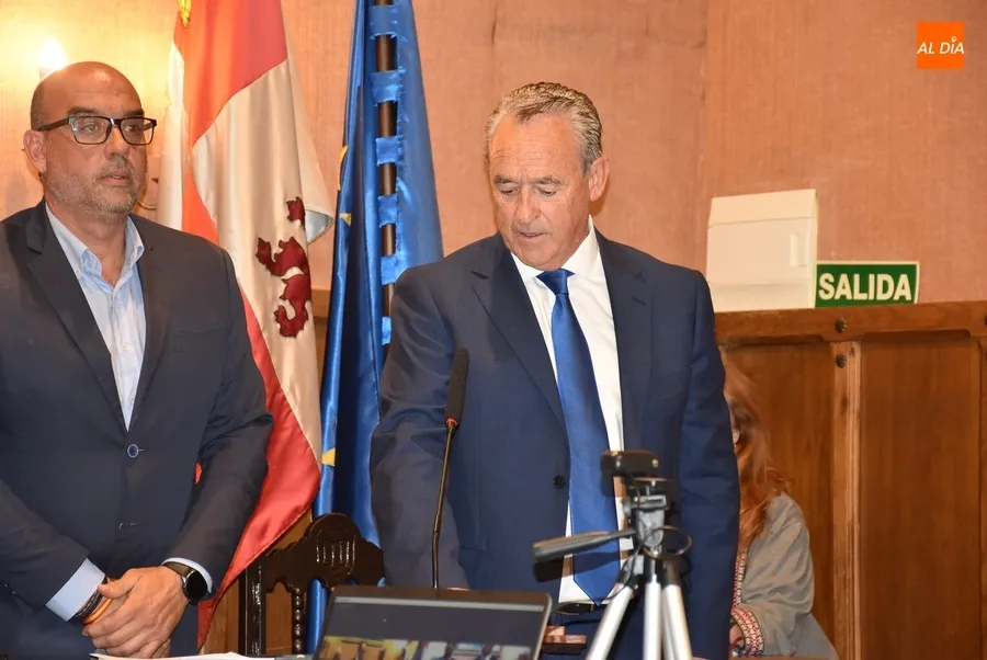 Foto 2 - El Pleno del Ayuntamiento da la bienvenida a Manuel Montejo