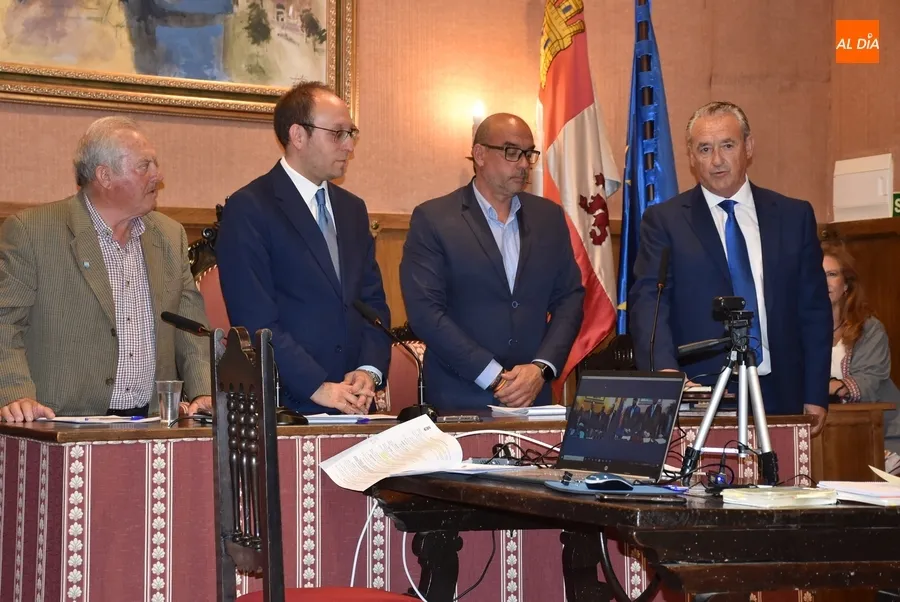 Foto 3 - El Pleno del Ayuntamiento da la bienvenida a Manuel Montejo