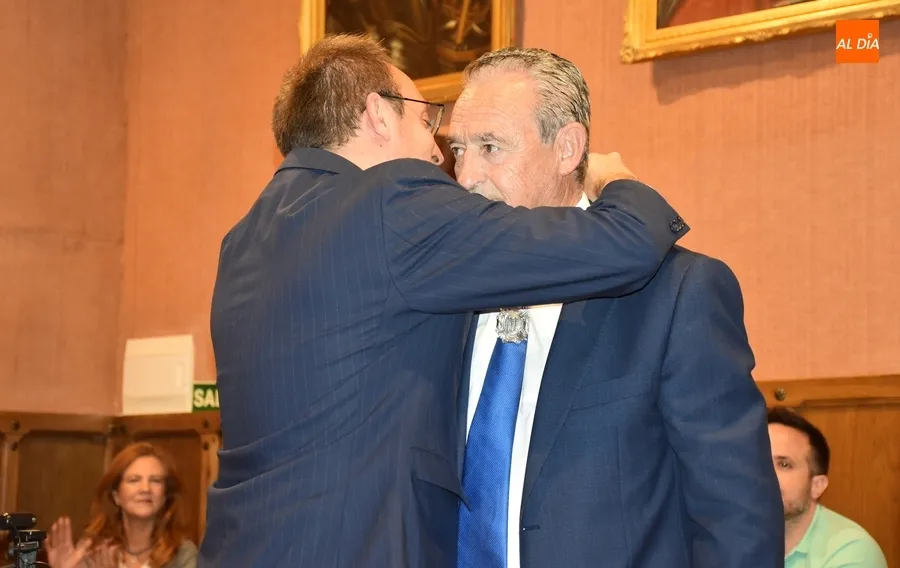 Foto 5 - El Pleno del Ayuntamiento da la bienvenida a Manuel Montejo