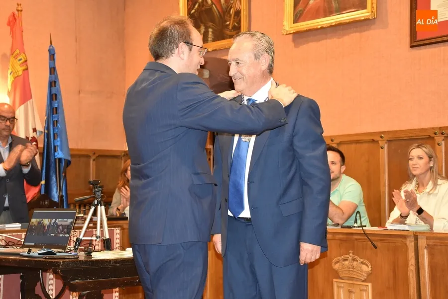 Foto 6 - El Pleno del Ayuntamiento da la bienvenida a Manuel Montejo