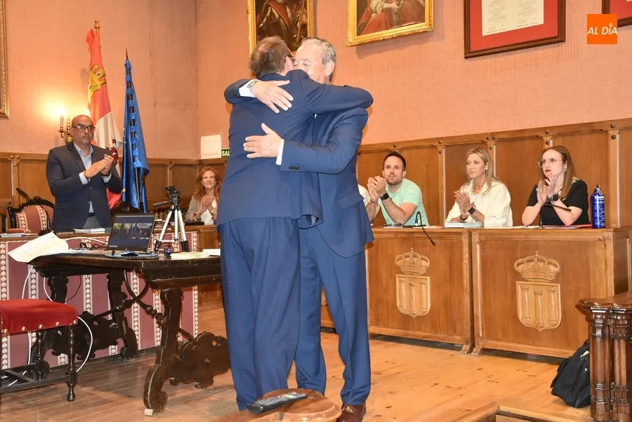 Foto 8 - El Pleno del Ayuntamiento da la bienvenida a Manuel Montejo