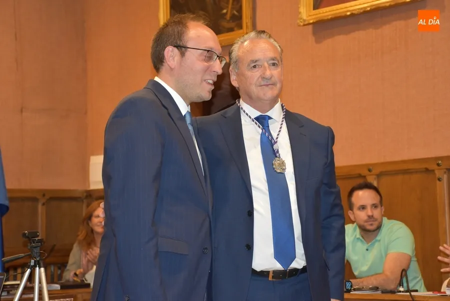 Foto 9 - El Pleno del Ayuntamiento da la bienvenida a Manuel Montejo