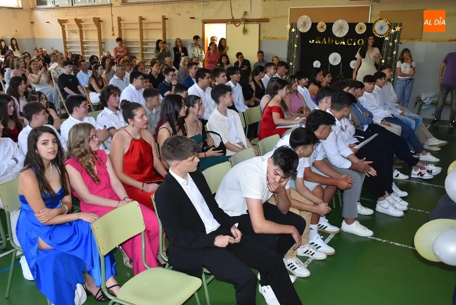 Foto 4 - El IES Tierra celebra por 1&ordf; vez la graduaci&oacute;n de sus alumnos de 4&ordm; de la ESO