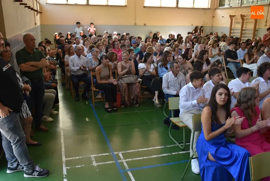 Foto 5 - El IES Tierra celebra por 1&ordf; vez la graduaci&oacute;n de sus alumnos de 4&ordm; de la ESO