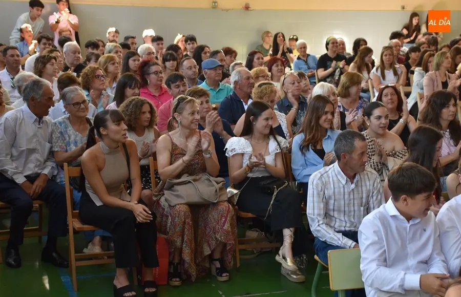 Foto 6 - El IES Tierra celebra por 1&ordf; vez la graduaci&oacute;n de sus alumnos de 4&ordm; de la ESO