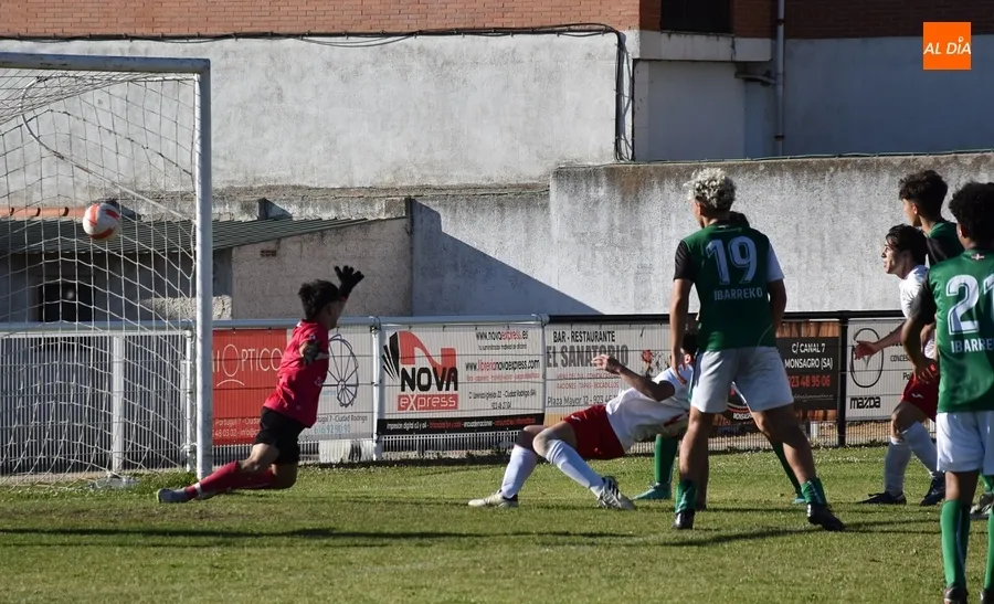 Foto 10 - El Salesianos se proclama campe&oacute;n del 3&ordm; Torneo Juvenil en homenaje a Miguel Gonz&aacute;lez Barbero