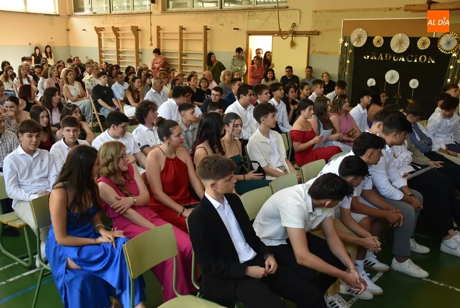 Foto 7 - El IES Tierra celebra por 1&ordf; vez la graduaci&oacute;n de sus alumnos de 4&ordm; de la ESO