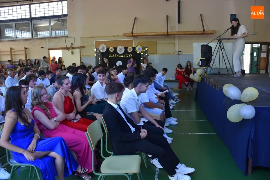 Foto 9 - El IES Tierra celebra por 1&ordf; vez la graduaci&oacute;n de sus alumnos de 4&ordm; de la ESO
