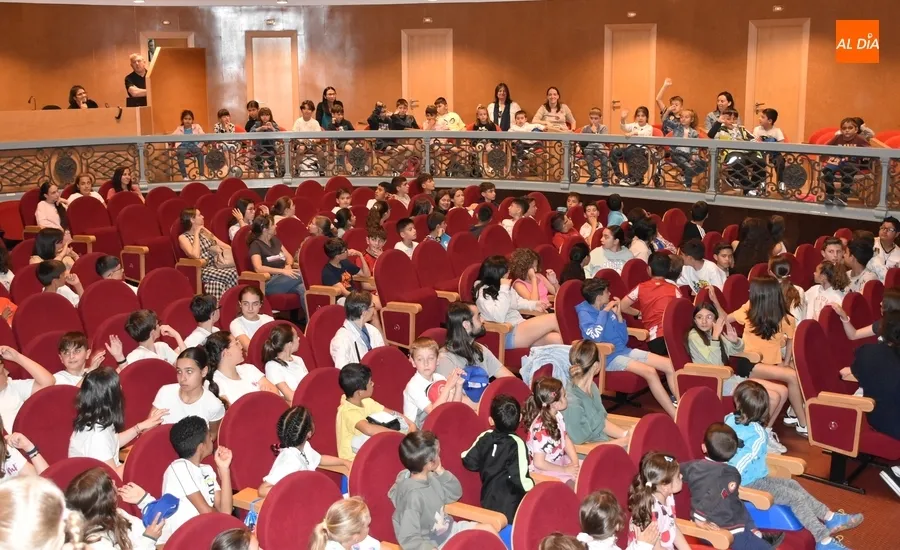 Foto 3 - 200 escolares de Ciudad Rodrigo y comarca disfrutan de &lsquo;Kissu&rsquo; dentro de Provincia a Escena