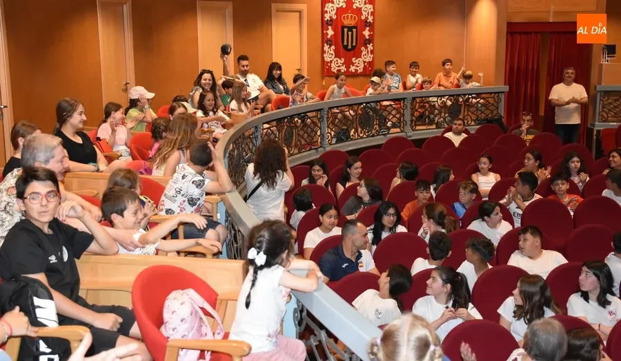 Foto 4 - 200 escolares de Ciudad Rodrigo y comarca disfrutan de &lsquo;Kissu&rsquo; dentro de Provincia a Escena